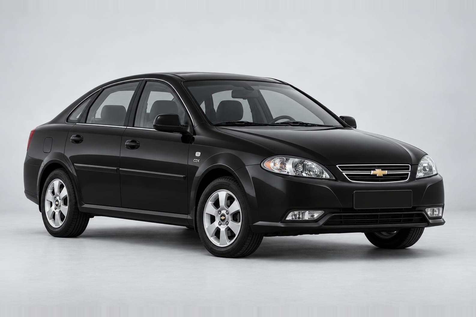 Chevrolet Gentra — вид спереди сбоку