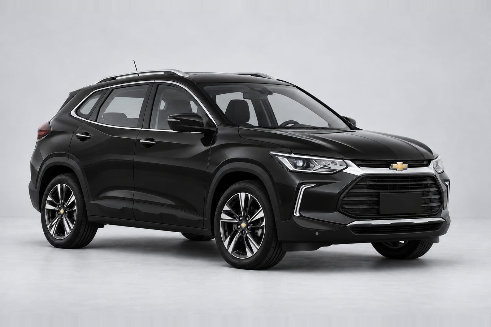 Chevrolet Tracker — вид спереди сбоку